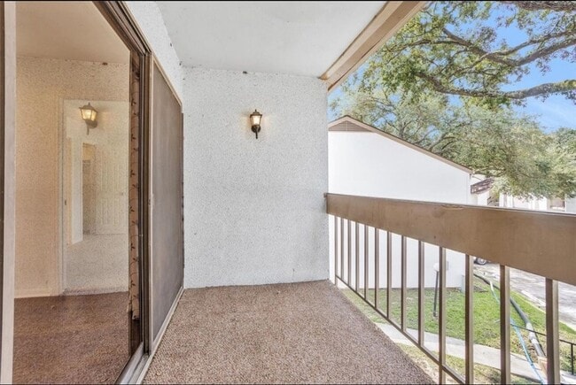 Building Photo - 12100 Melville Dr