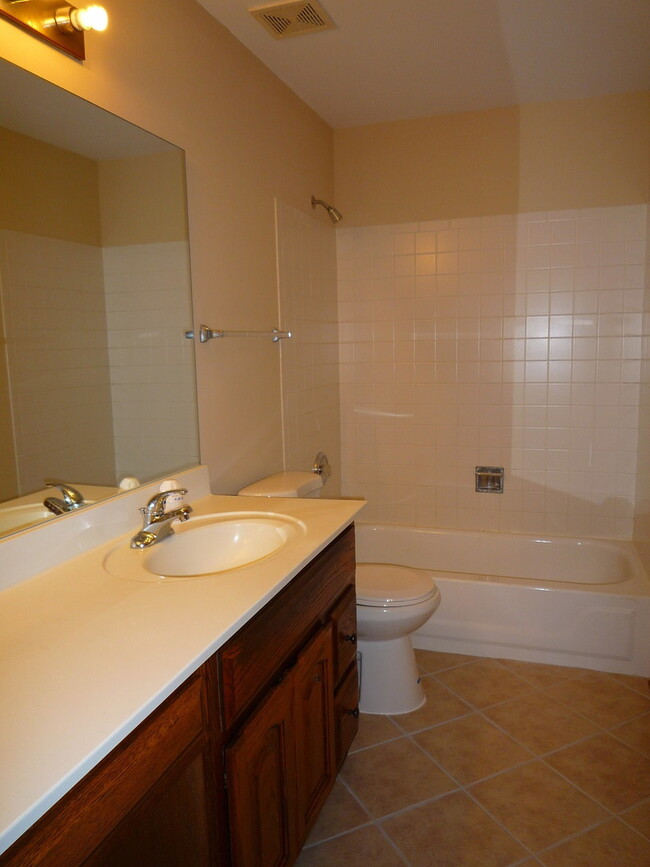 Building Photo - 14039 S Oakdale Cir