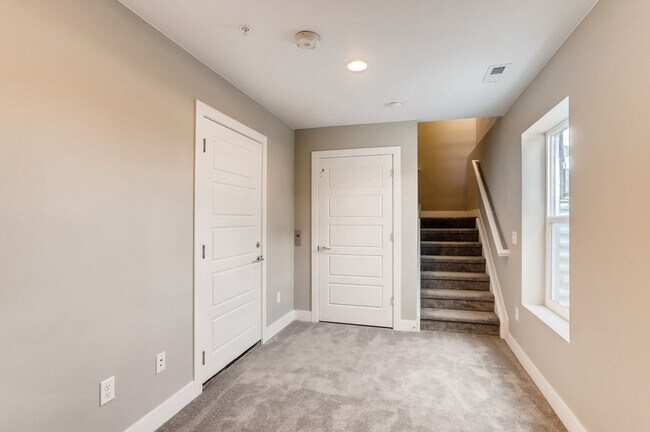 Building Photo - Sunnyside 3 Bedroom Townhomes for Rent