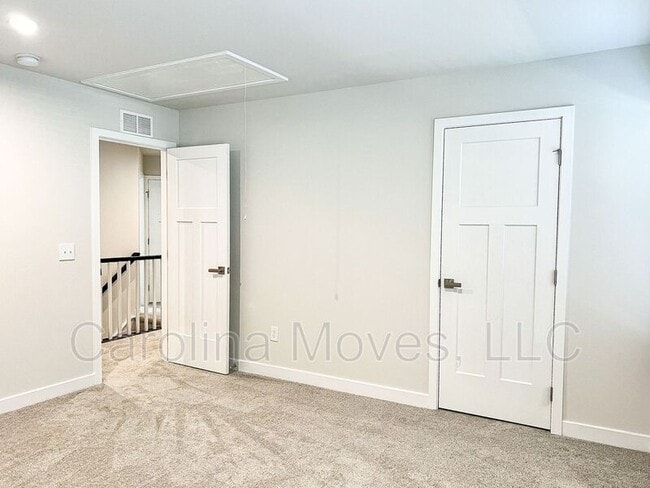 Building Photo - 535 Martin Crk Dr