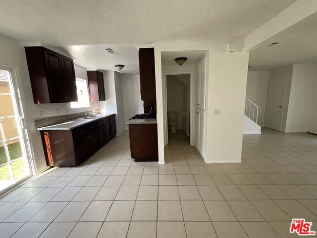 Building Photo - 142 E Merrill Ave