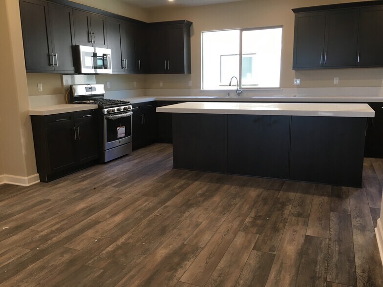 Building Photo - 1572 Fortaleza Way #18
