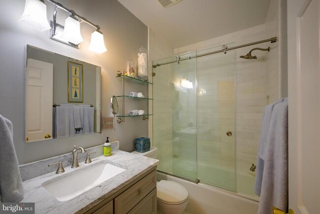 Building Photo - 226 3rd St NE