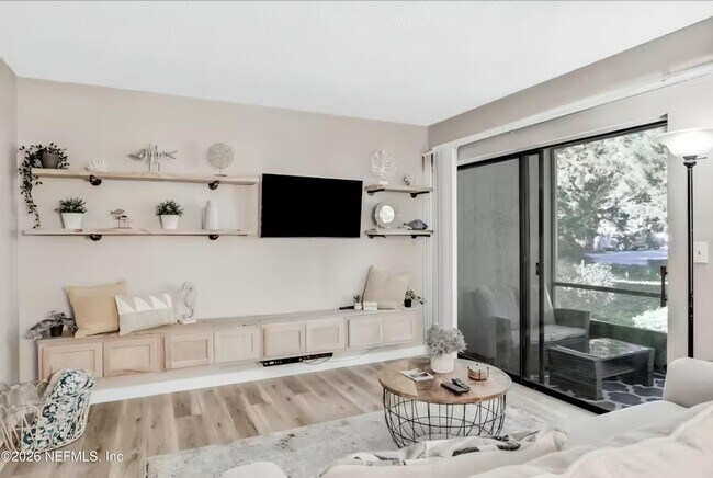 Building Photo - 9 Tarragona Ct