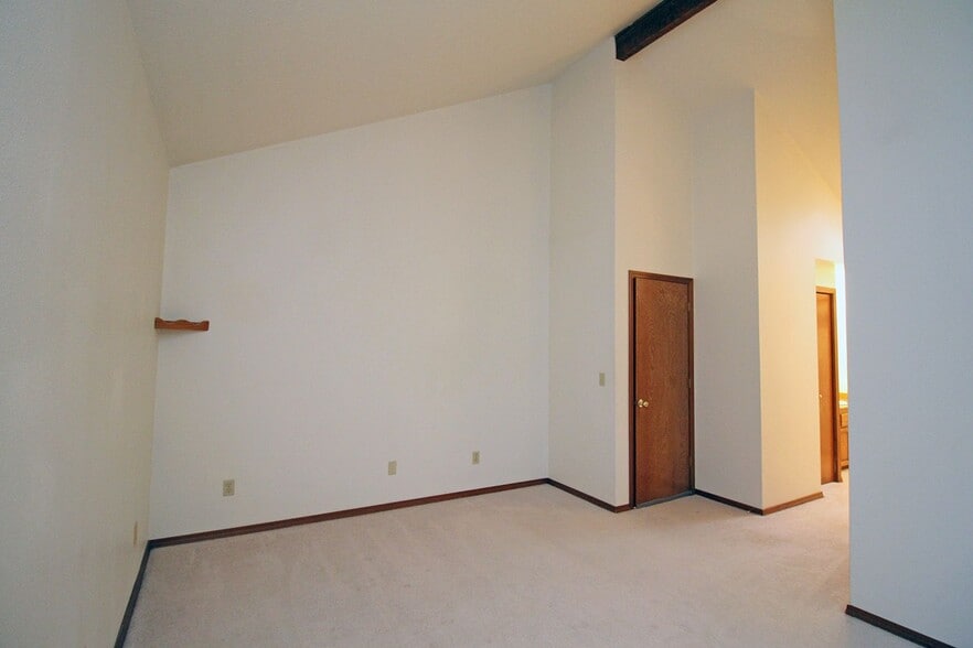 Building Photo - 13360 SW Gallop Ct