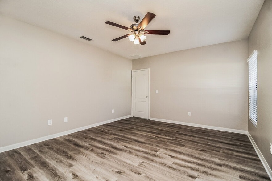 Building Photo - 2591 Vineyard Cir