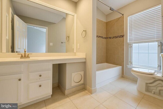 Primary Photo - 1 Beacon Hill Way
