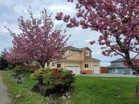 Building Photo - UPDATED CHAFFEY 4 BEDROOOM KINGSTON HOME FOR RENT WITH GREAT VIEWS!