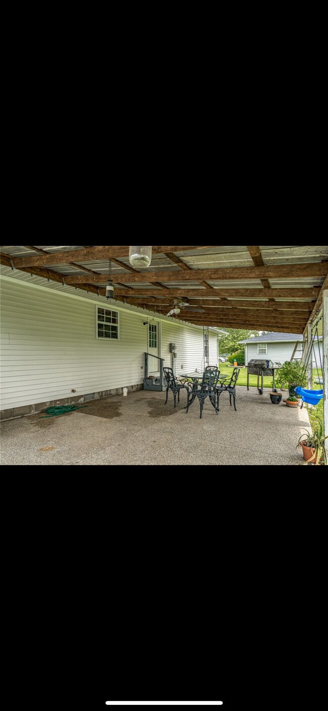 Building Photo - 14103 Southwind Dr