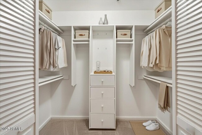 Building Photo - 7613 E Vía Del Reposo