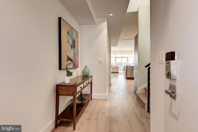 Building Photo - 1468 Belmont St NW