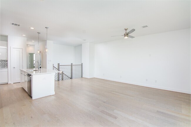 Building Photo - 462 S Centro Cir