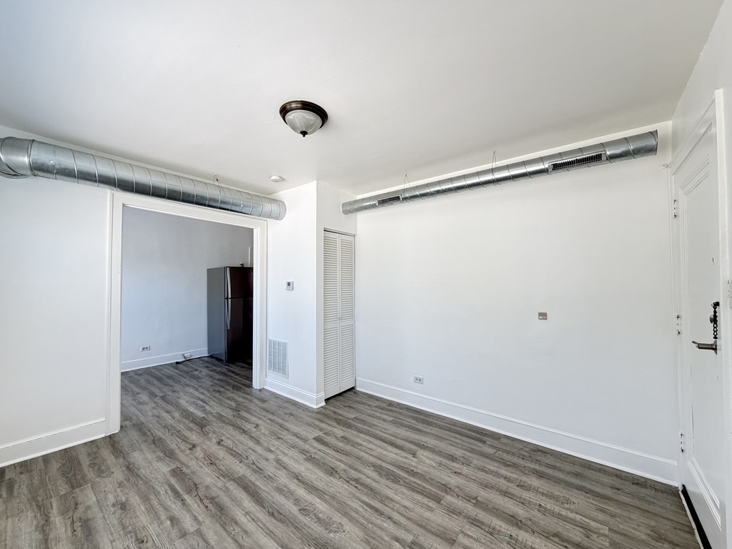 Building Photo - 1605 N McVicker Ave