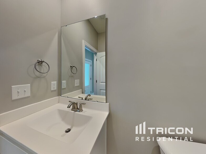 Building Photo - 505 Legacy Dr