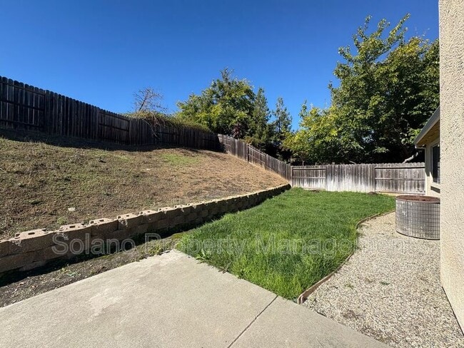 Building Photo - 1687 Highland Cir