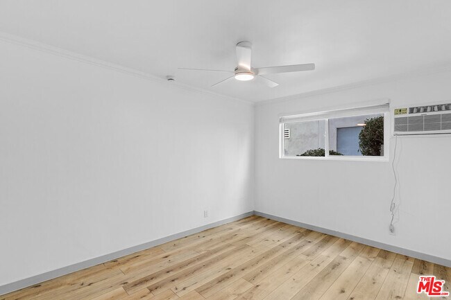 Building Photo - 4916 Hazeltine Ave