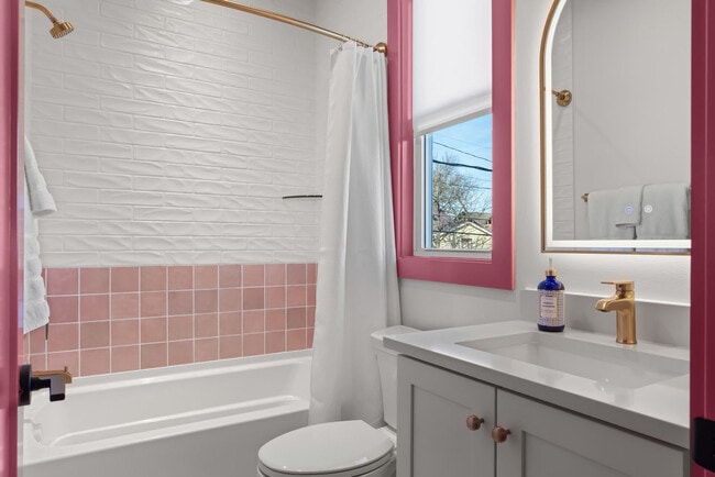 Building Photo - 1315 16th Ave S