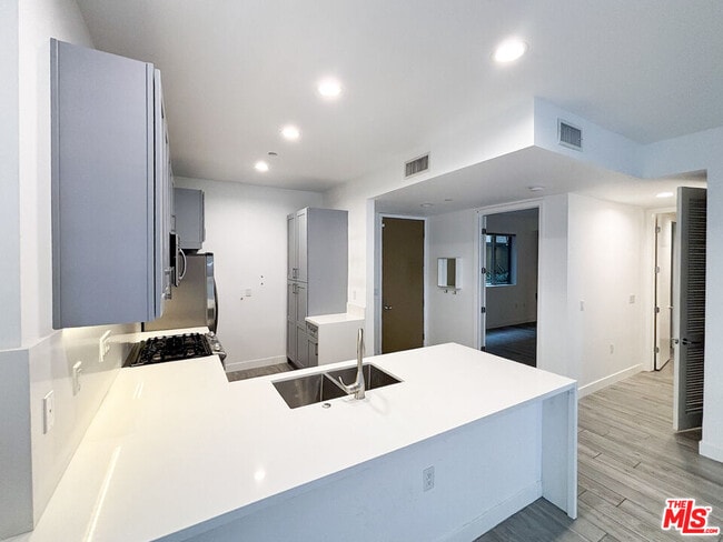 Building Photo - 6001 Carlton Way