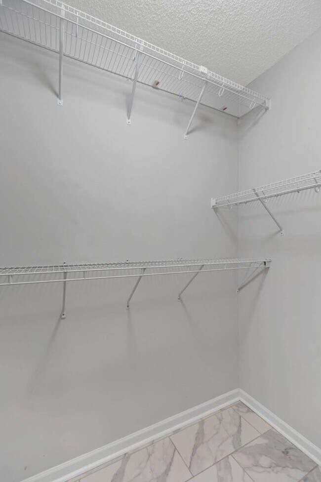 Building Photo - Lakes of Summerville