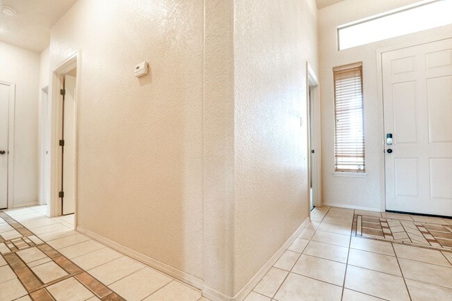 Building Photo - 3 Bedroom 2 Bathroom plus Office