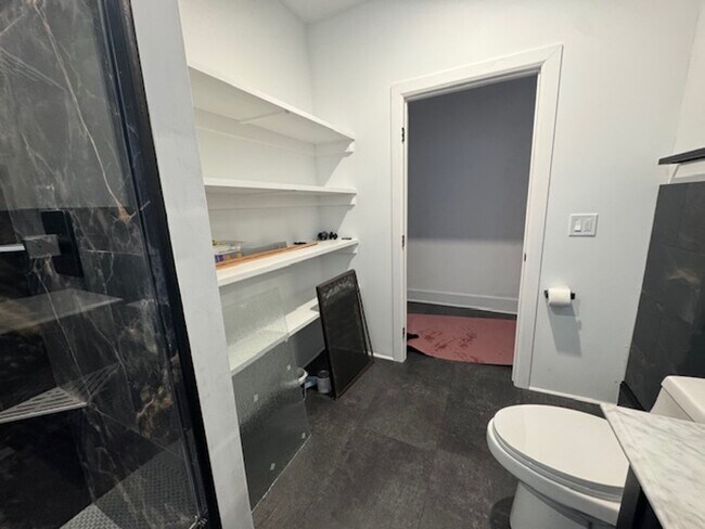 Building Photo - 775 University Ave