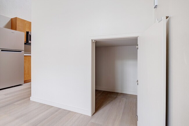 Building Photo - 461 2nd St