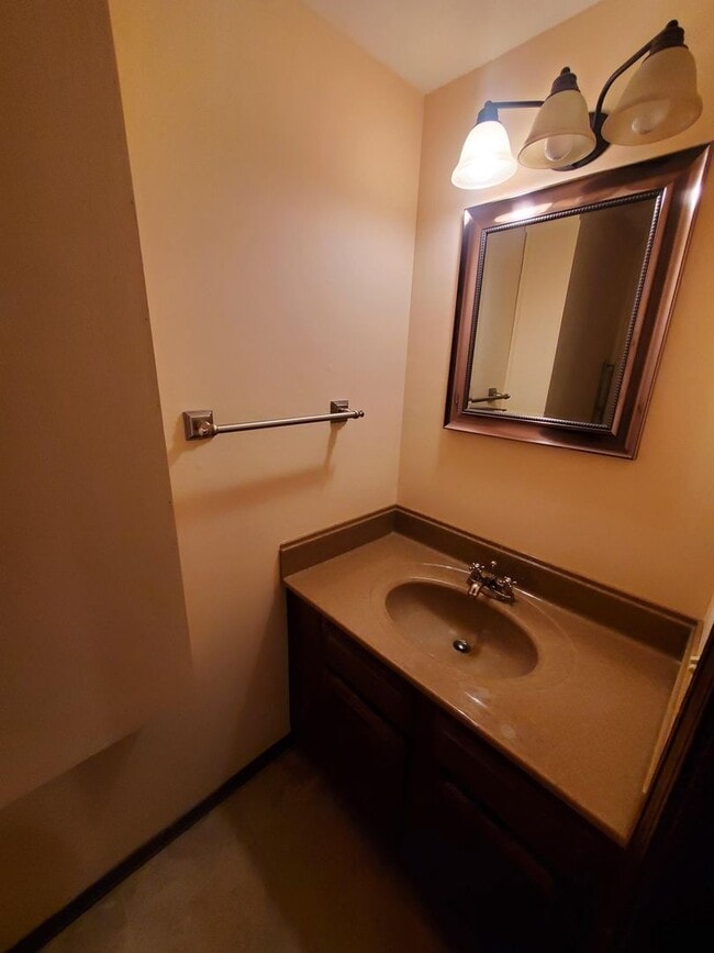 Building Photo - Large Family home in Chelsea Est. just SW ...