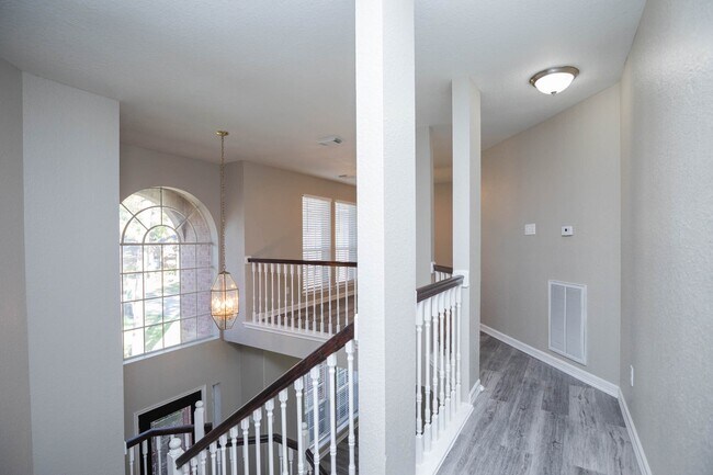 Building Photo - 18135 Somerset Knolls Ct