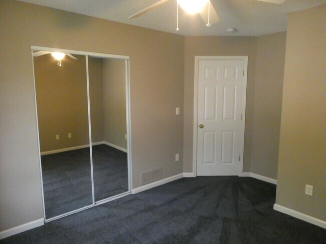 Building Photo - 3 Bedroom 2 Bath Home in Seven Oaks Neighborhood