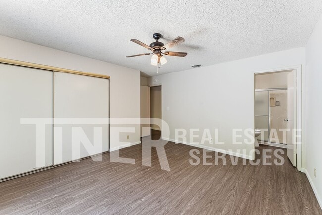 Building Photo - 5535 E Knoll Dr