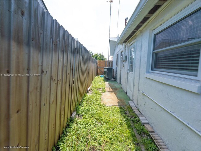 Building Photo - 3421 Cantrell