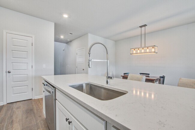 Building Photo - Stunning 5 Bedroom Cypress Preserve