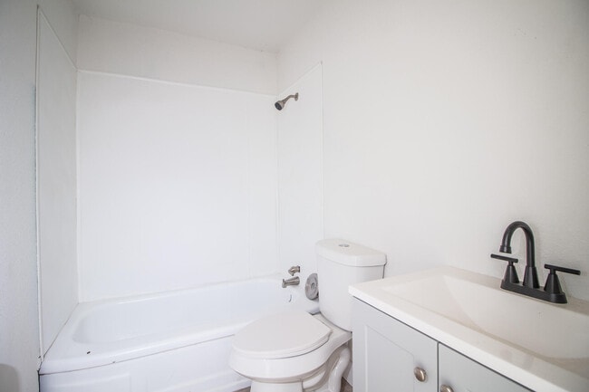 Building Photo - 302 Avenue U