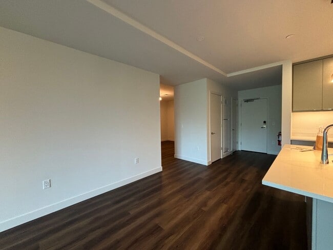 Building Photo - Spacious 1-Bed, 2-Bath + Den with Lake Vie...