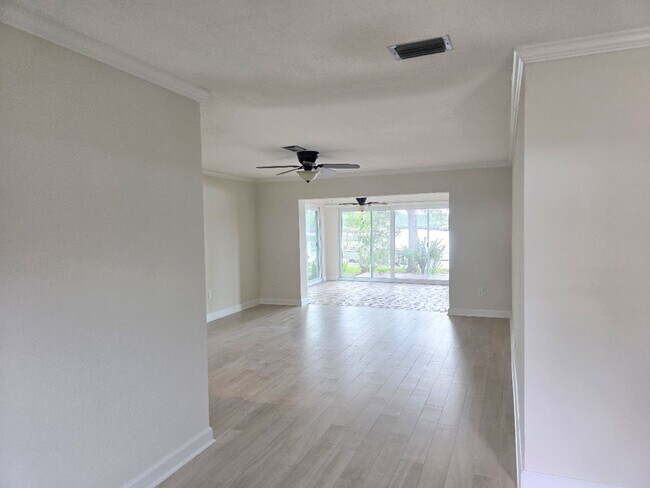 Building Photo - 11456 W Bayshore Dr