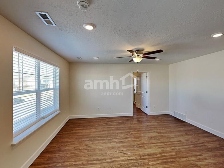 Building Photo - 2368 E Tumbleweed Rd