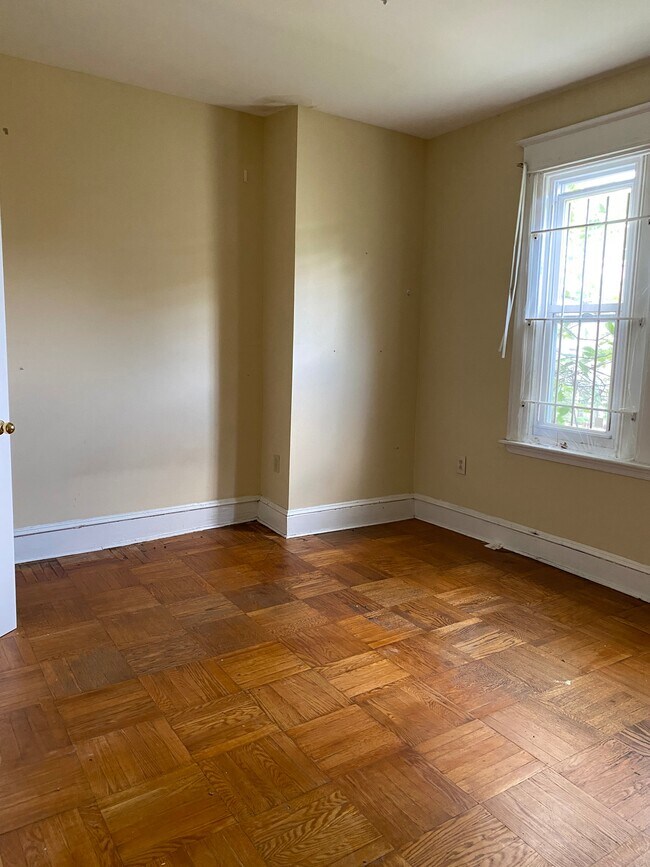 Building Photo - 4624 Woodland Ave