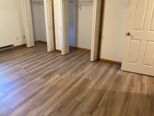 large bedroom - 129 Fenway Dr