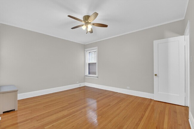 Building Photo - 6815 S Crandon Ave