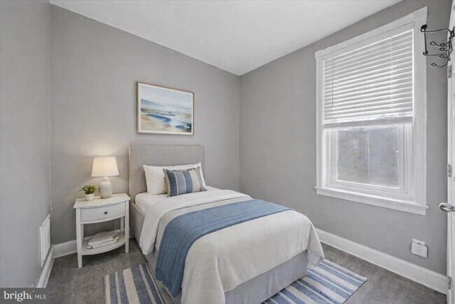 Building Photo - 1525 S Taylor St