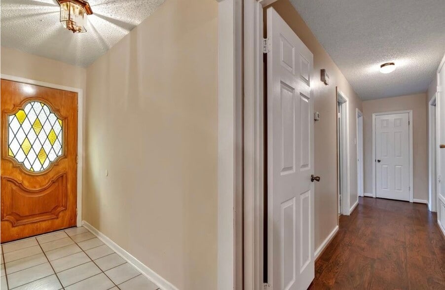 Building Photo - 115 Fairview Dr