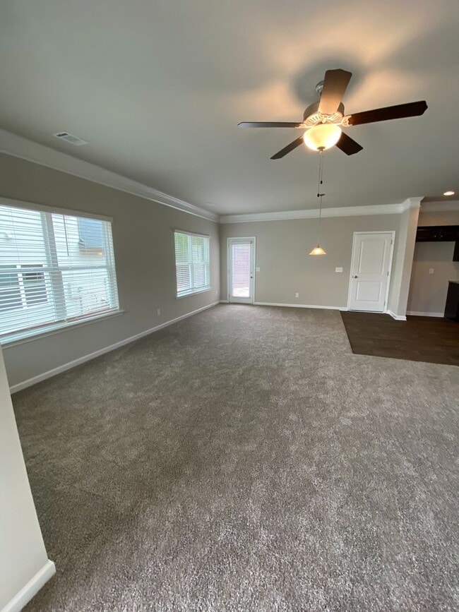 Building Photo - Gorgeous 3 bedroom home!