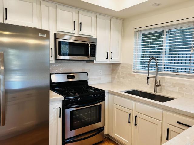 Building Photo - 4587 Cove Dr