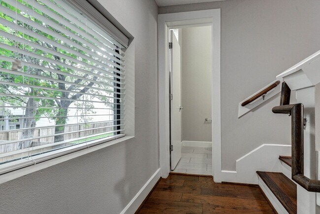 Building Photo - Modern Comfort Meets City Living — 3-Story Townhome Ready Now!