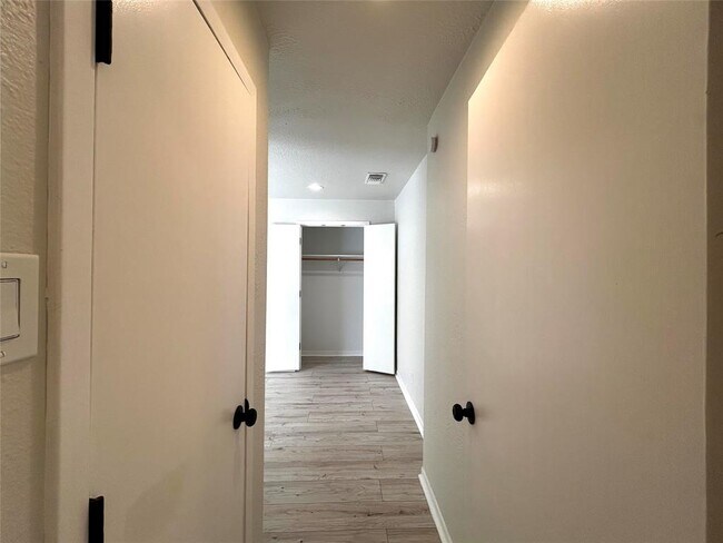 Building Photo - 1005 W Martin Luther King Jr Blvd