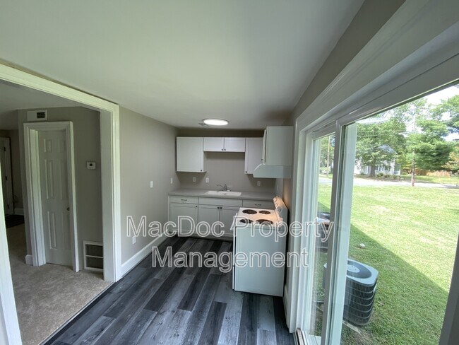 Building Photo - 210 Milford St