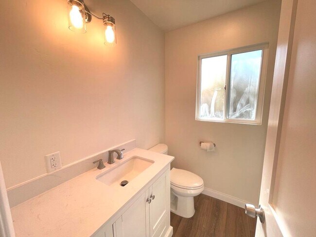 Building Photo - Like New Inside! Remodeled 3bd/2ba House In Desirable Allied Gardens Neighborhood