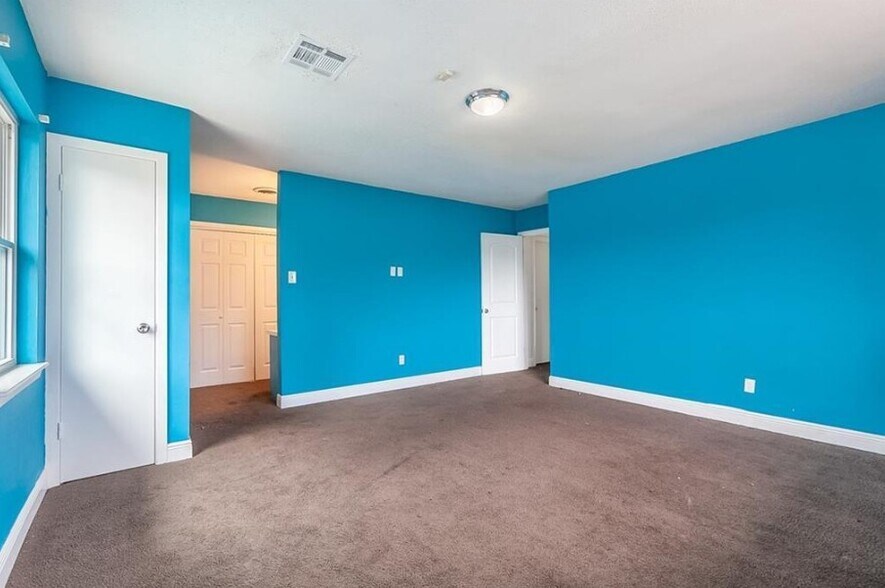 Building Photo - 2728 Valentine Ct