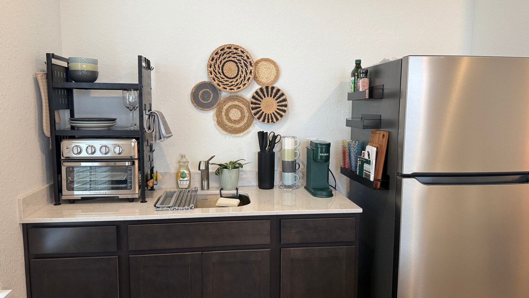 Fully stocked kitchen - 747 Raindance St