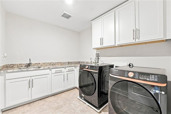 Building Photo - 901 Cedar Wing Terrace